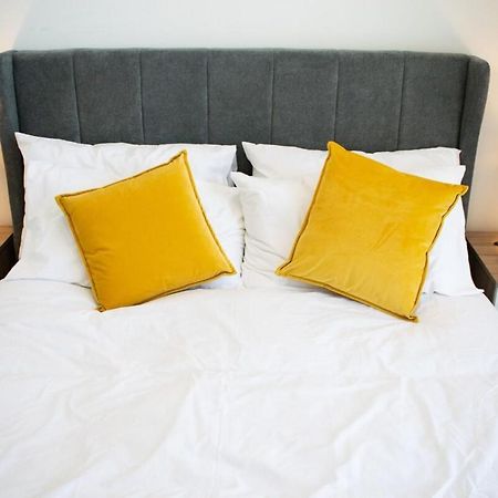 Beautifully Renovated Apartment -Central Единбург Екстериор снимка