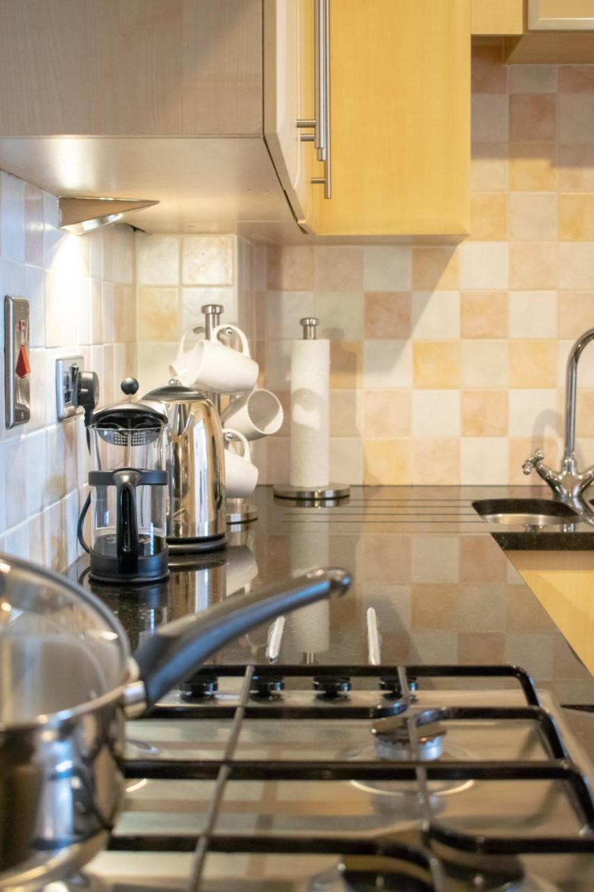 Beautifully Renovated Apartment -Central Единбург Екстериор снимка