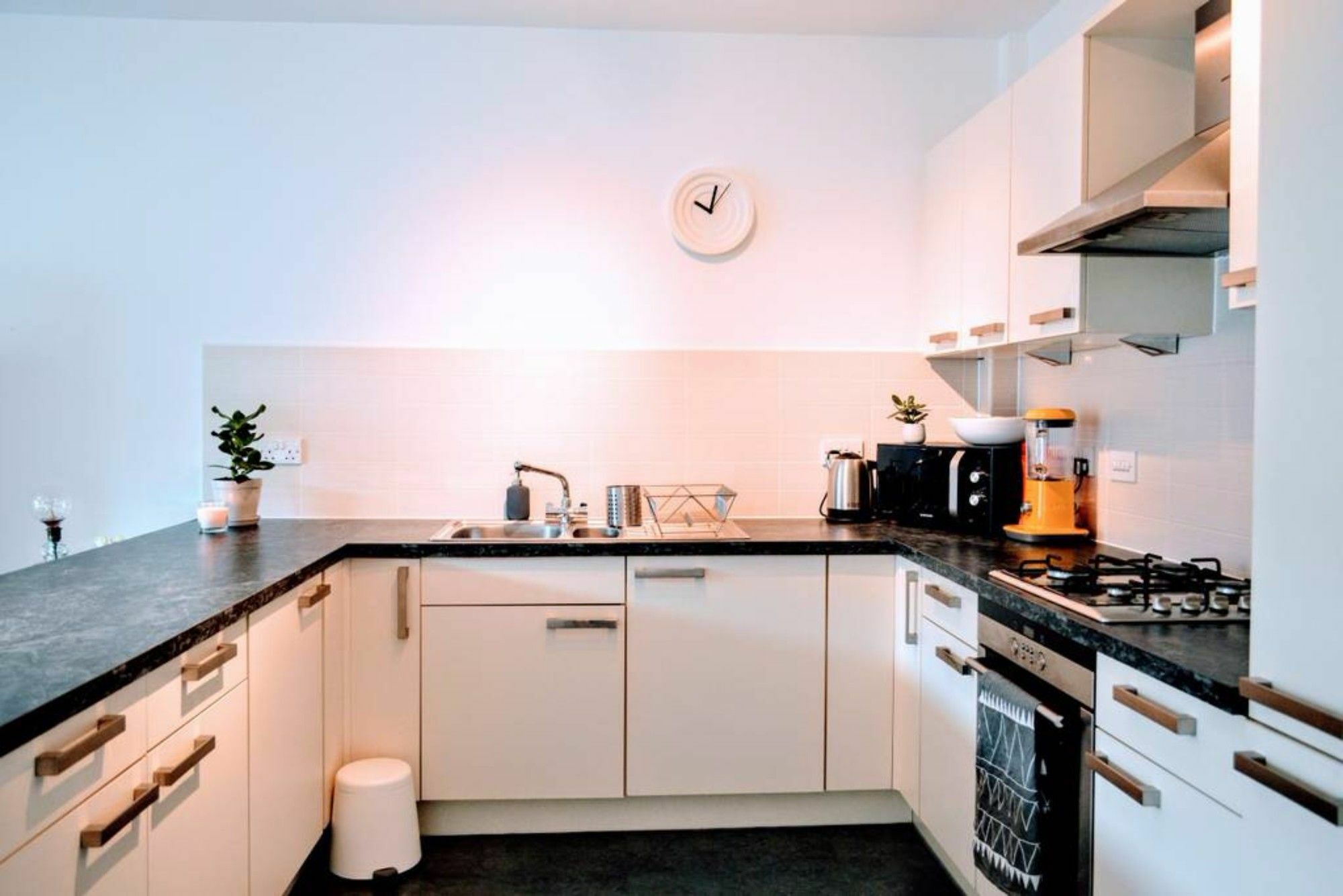 Beautifully Renovated Apartment -Central Единбург Екстериор снимка